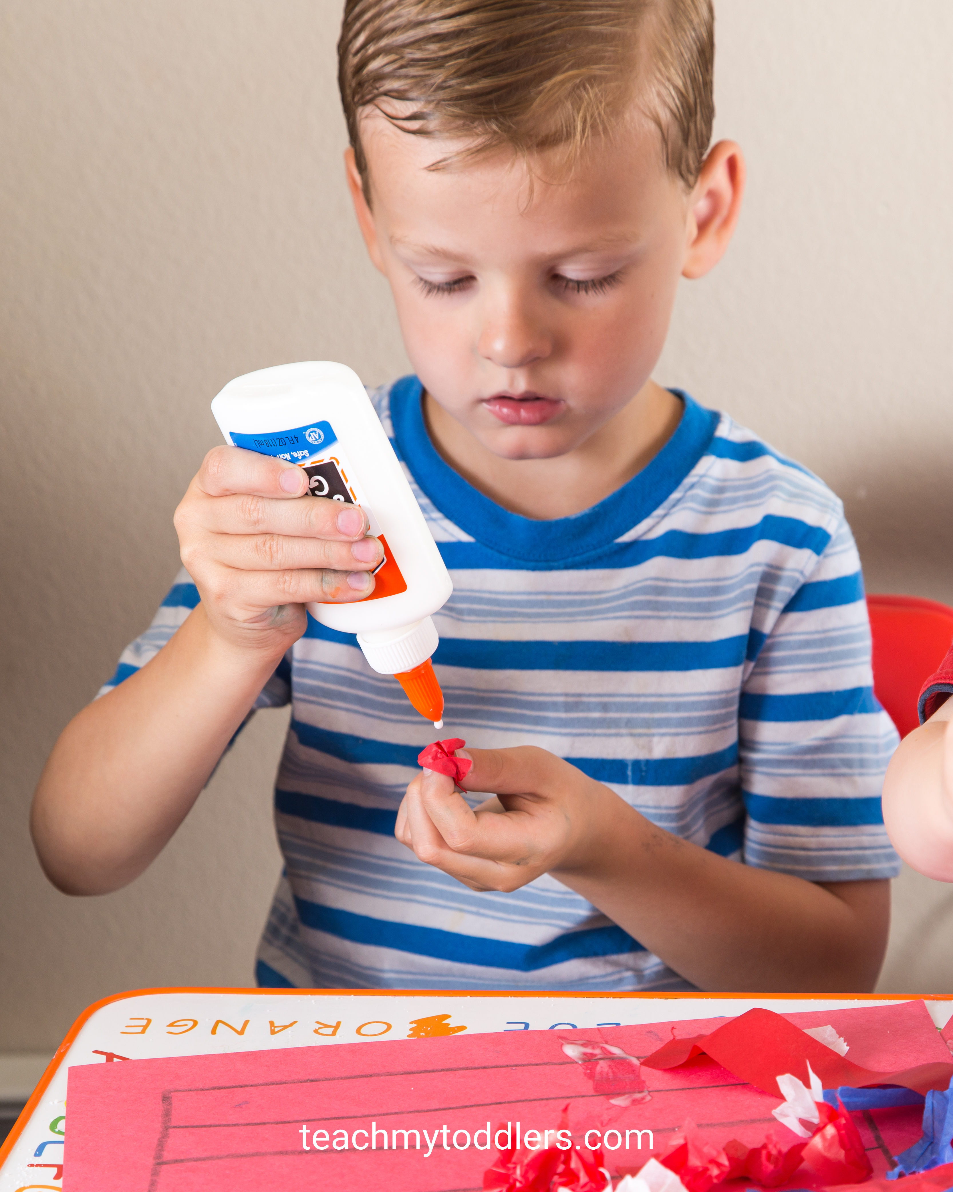 Discover how to use these red, white and blue crafts to teach your toddlers about the 4th of july