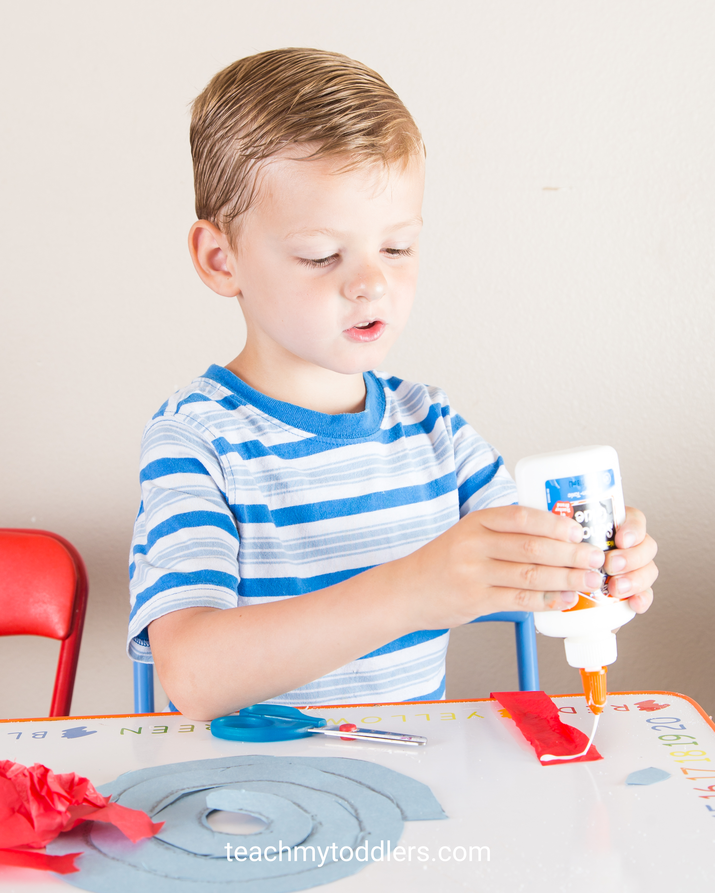 Find out how to use these red, white and blue crafts to teach toddlers about 4th of july