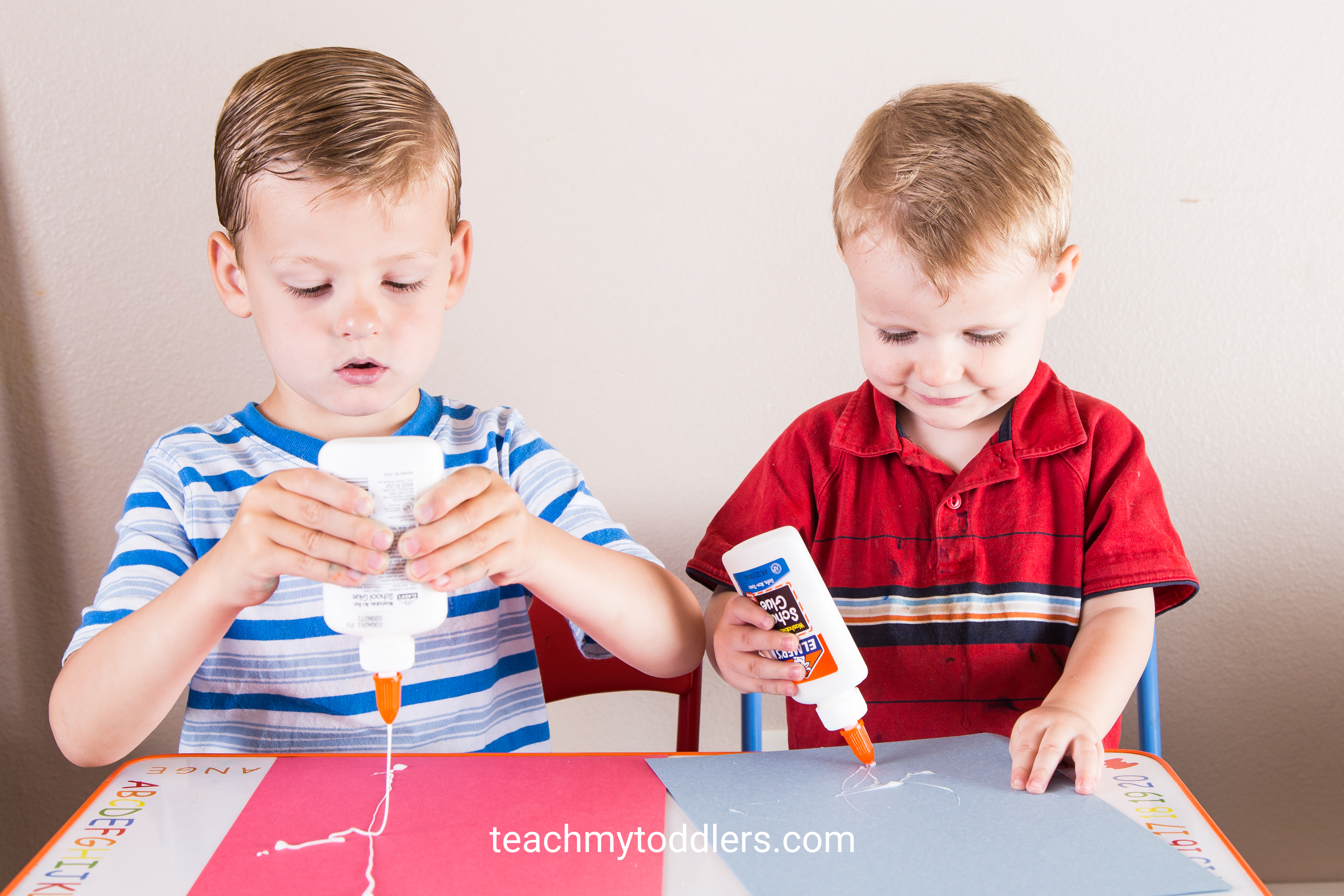 Learn how to use these red, white and blue crafts to teach your toddlers about the 4th of july