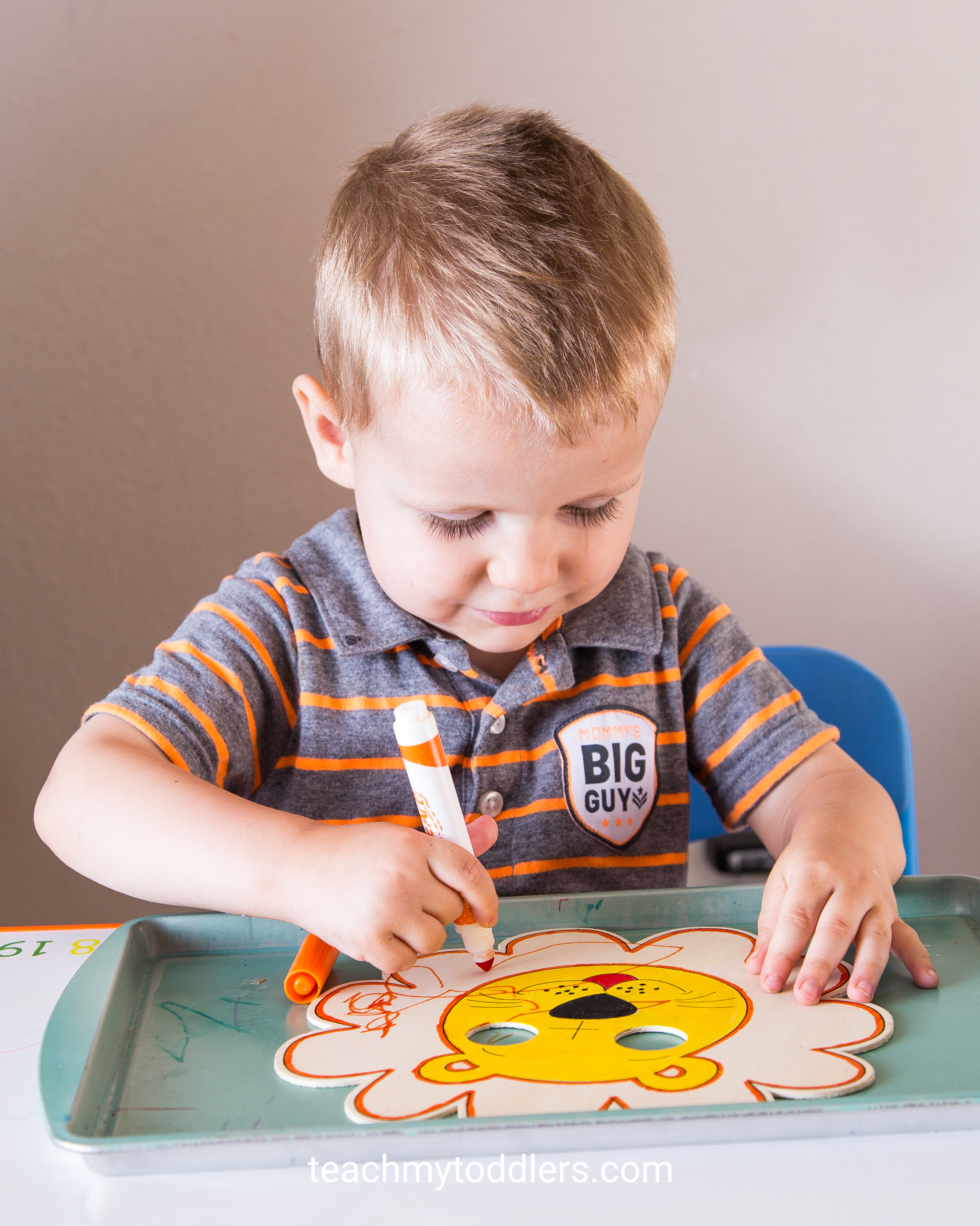 Find out how to teach your toddlers the color orange with these tot tray activities