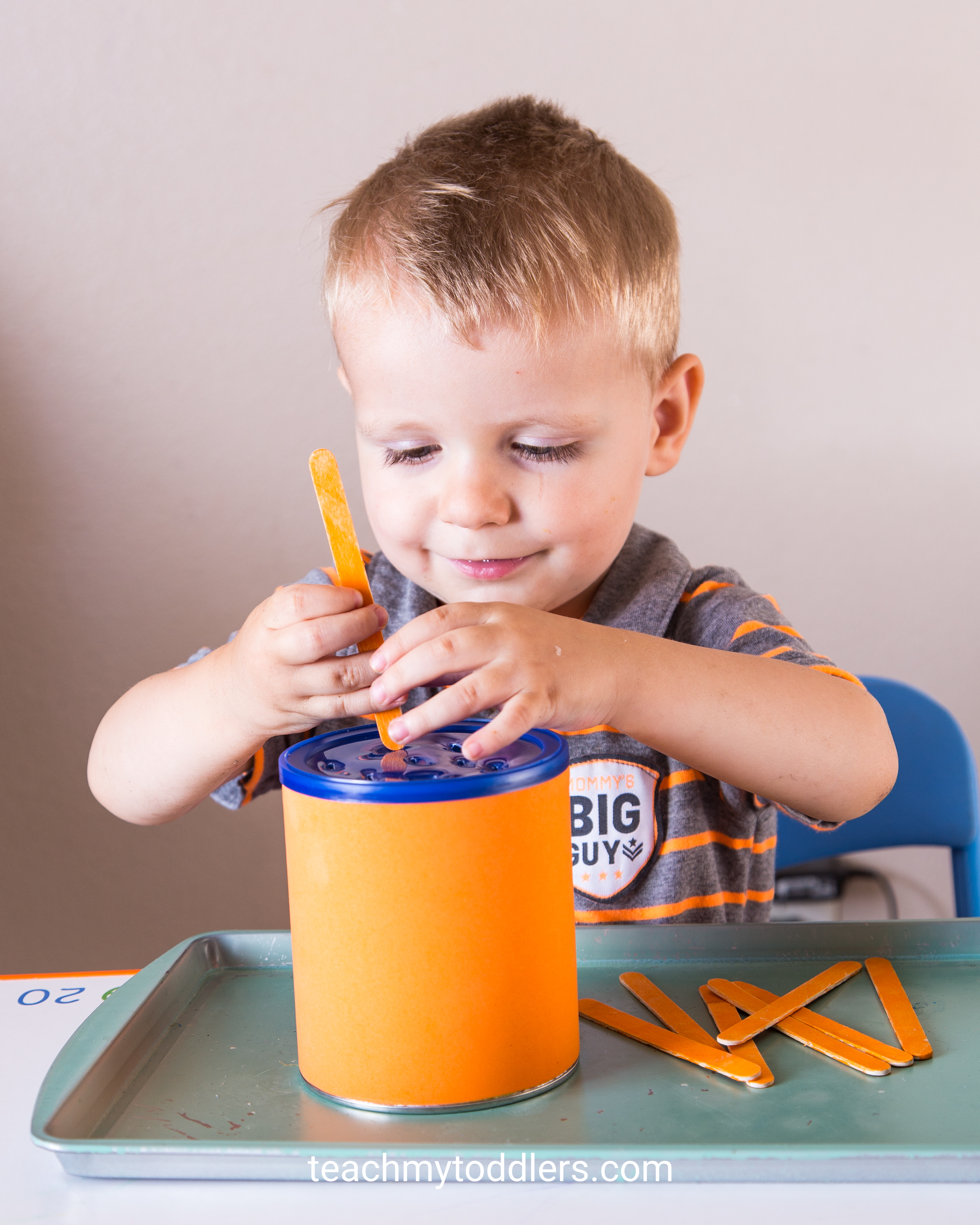 Learn how to use these tot trays to teach toddlers the color orange.