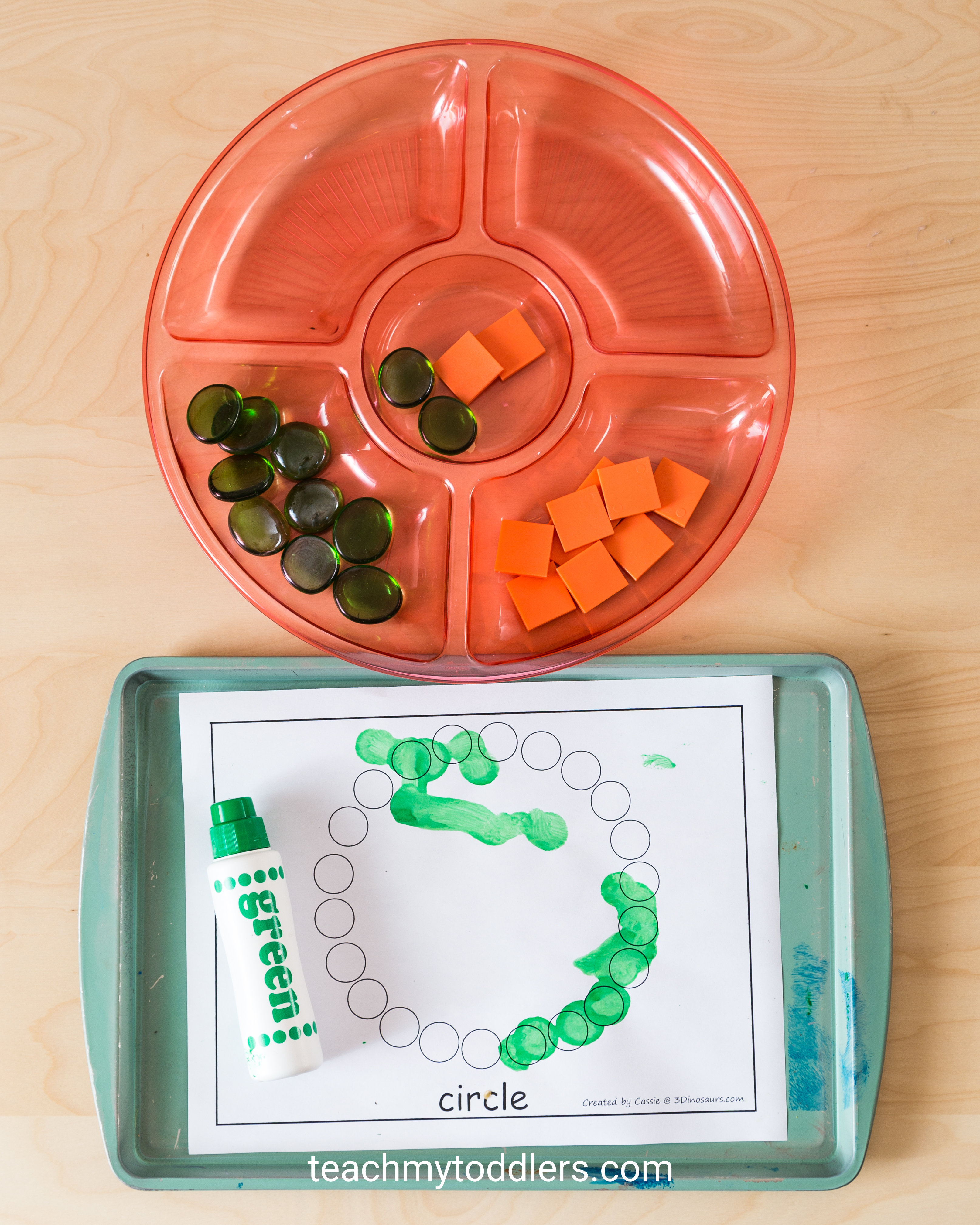 Learn how to use these circle trays to teach toddlers shapes