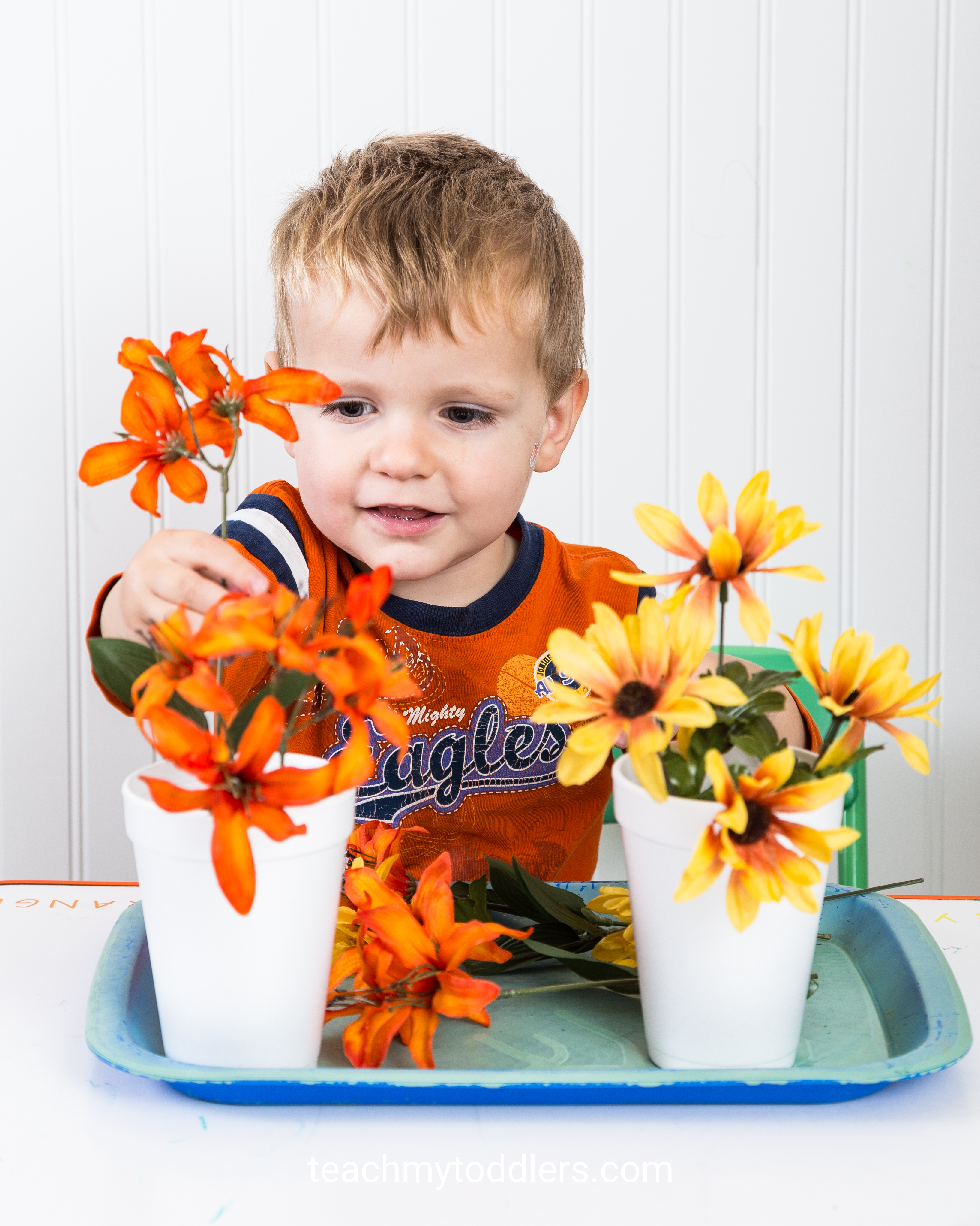 Use these fun thanksgiving activities to teach your toddlers about thanksgiving