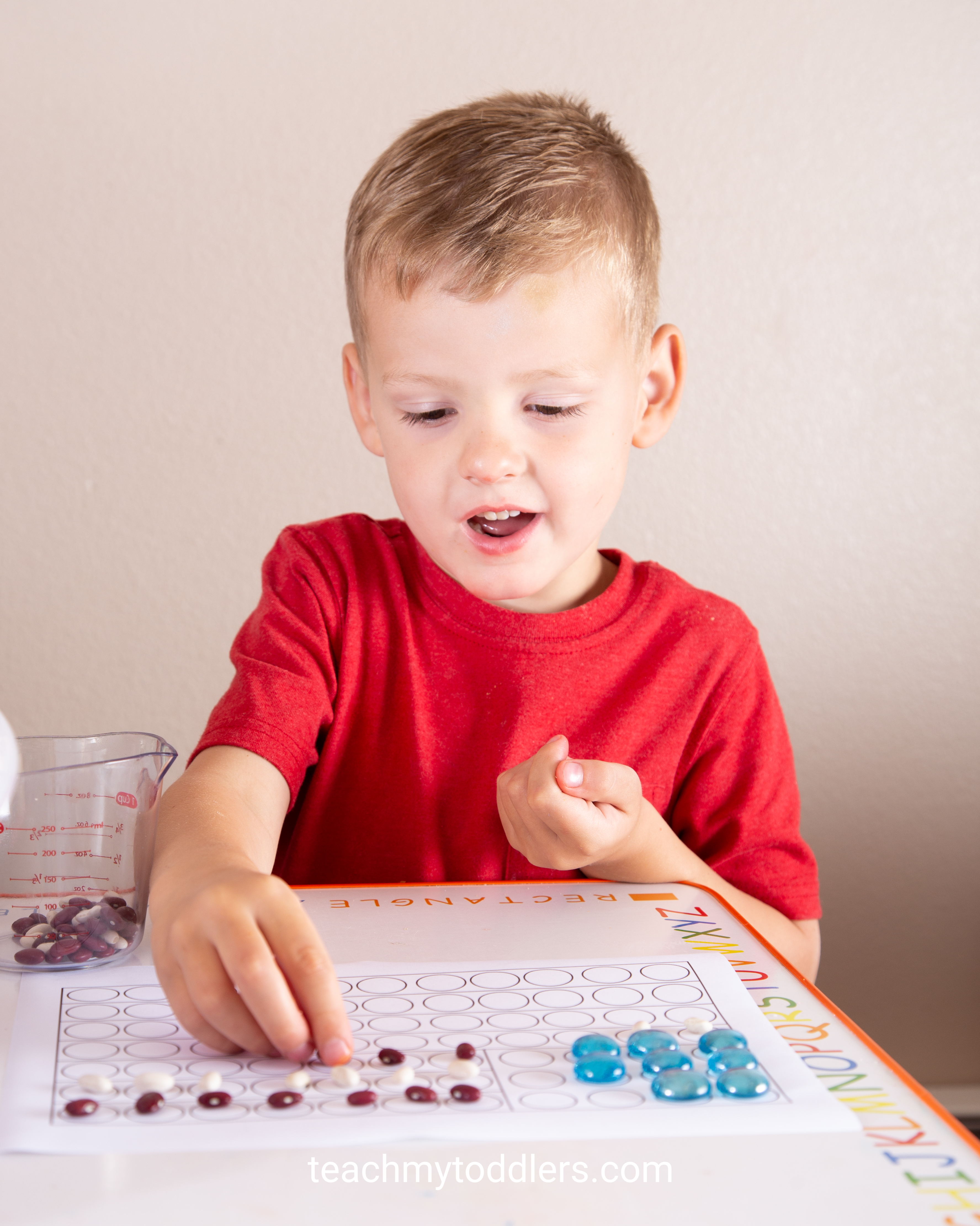 Learn how to use this fun red, white and blue sensory bin to teach toddlers about the 4th of july