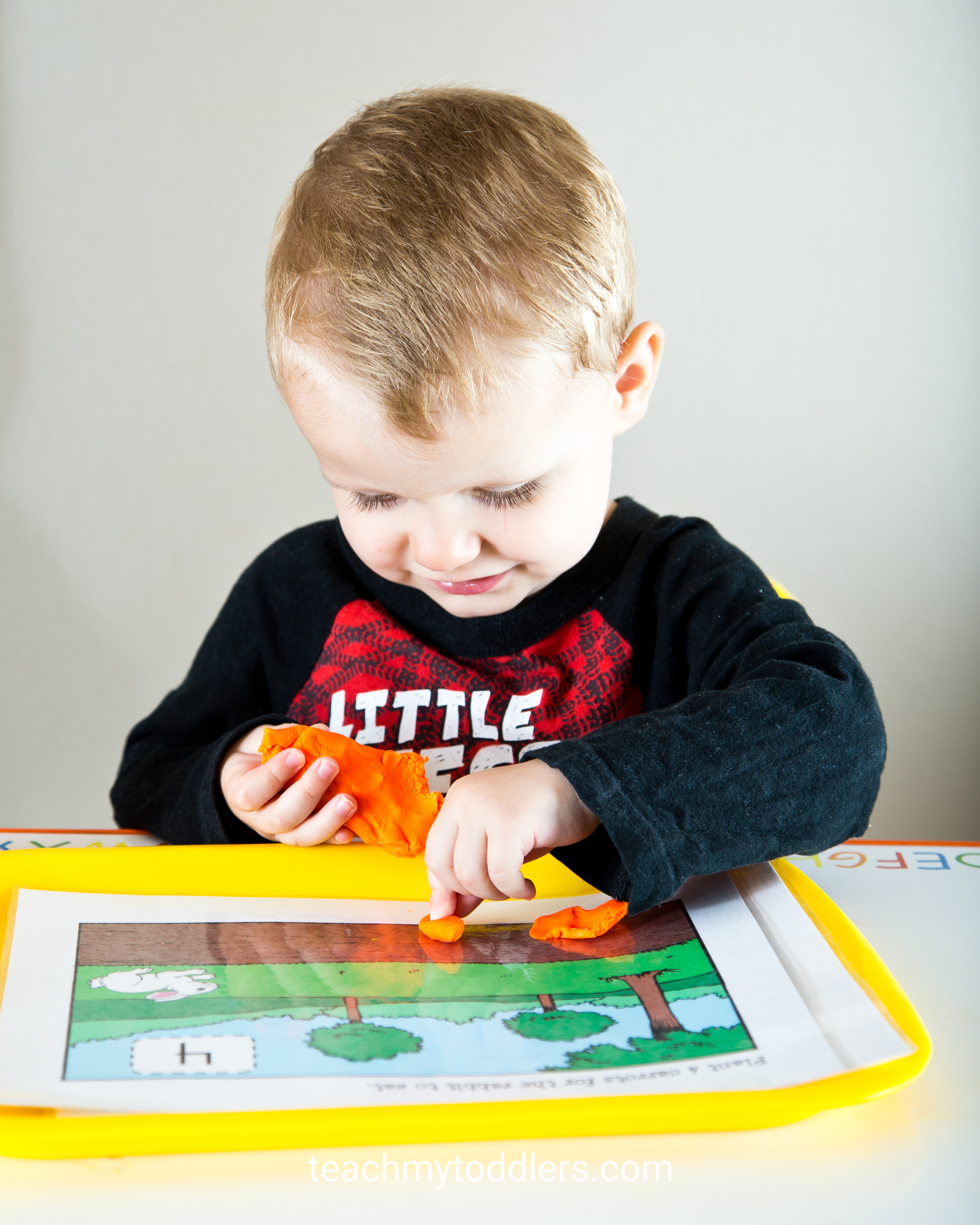 Teach toddlers numbers with these fun counting activities trays