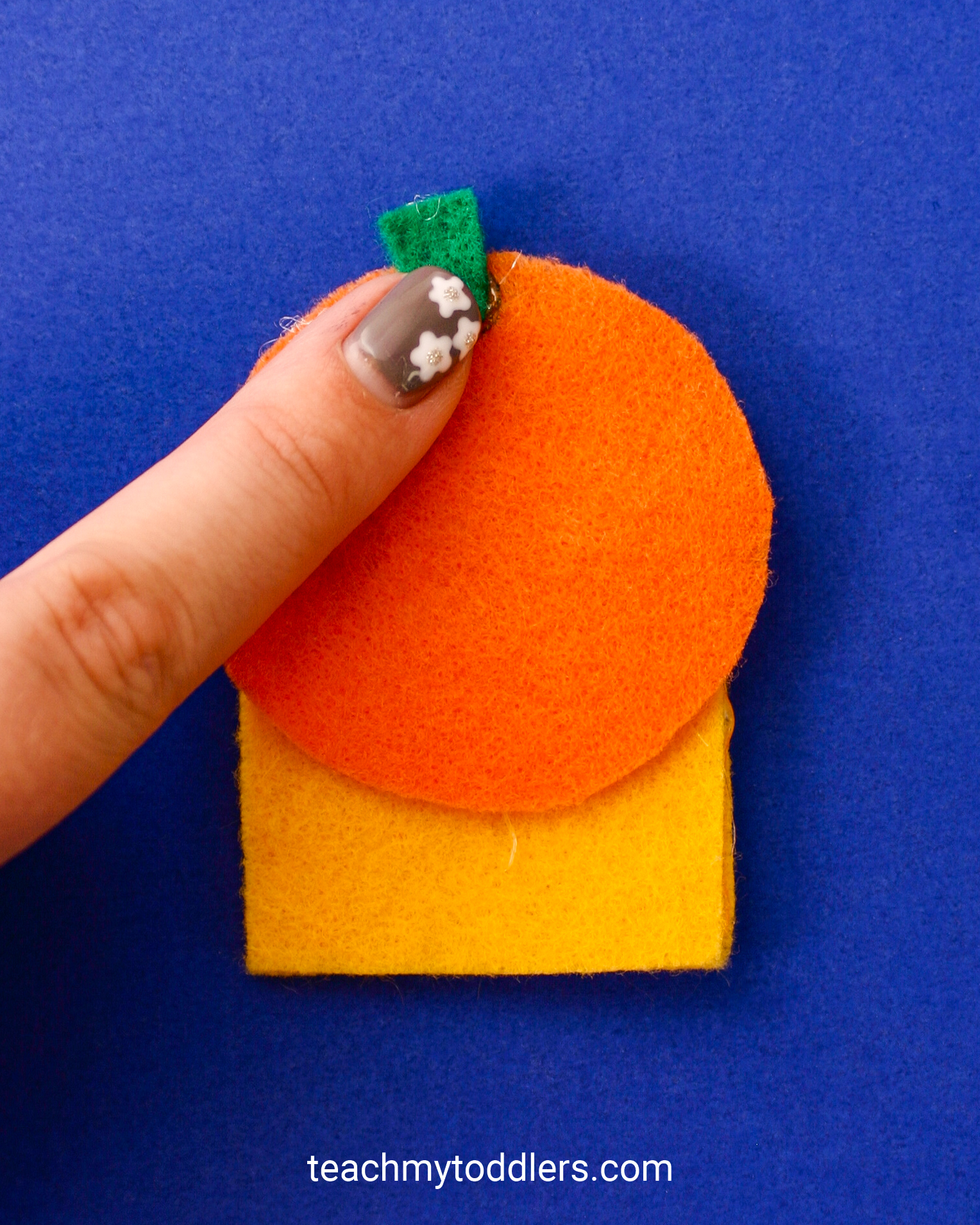 Discover how to make these finger puppets to teach toddlers about halloween