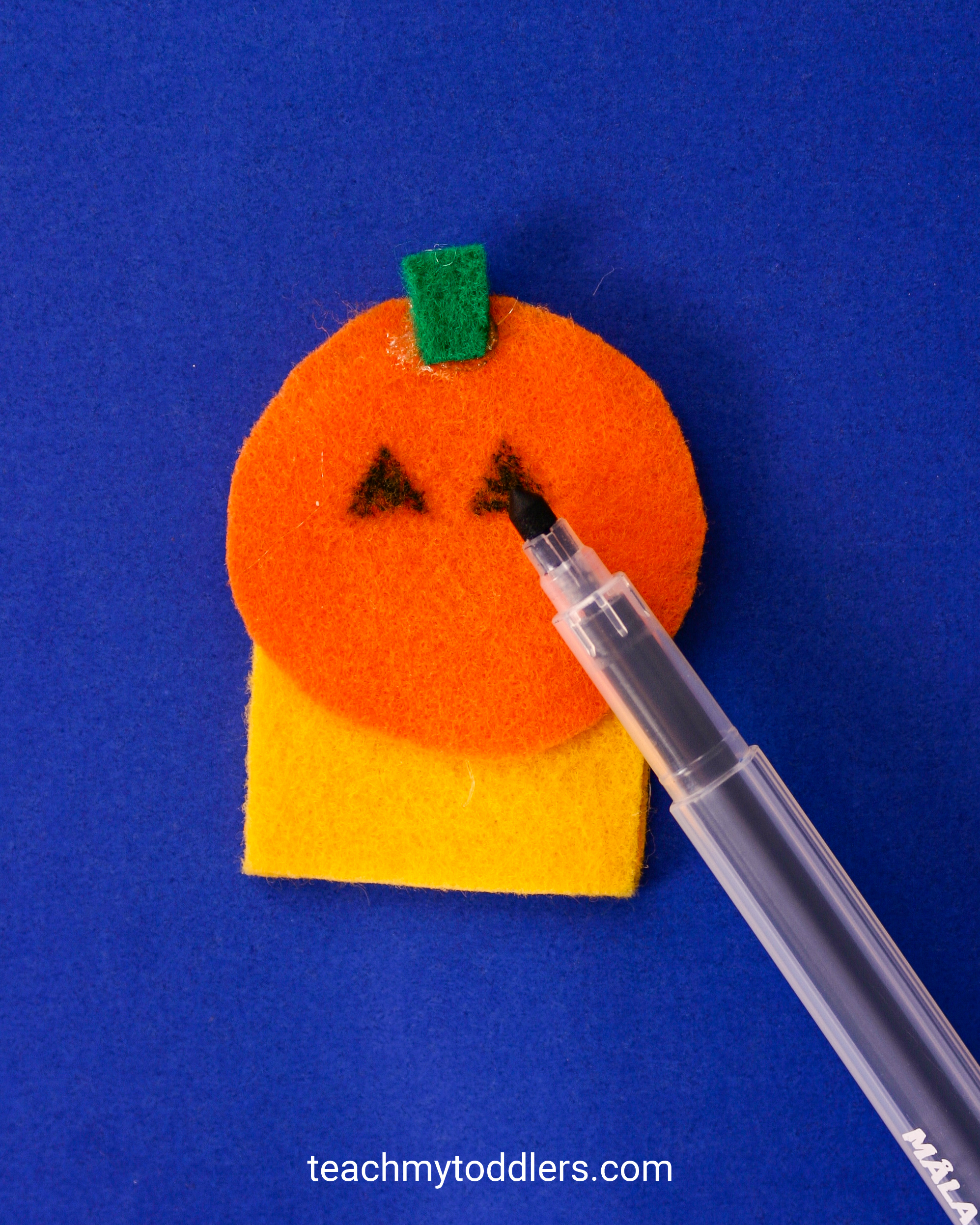 Discover how to make these finger puppets to teach your toddlers about halloween