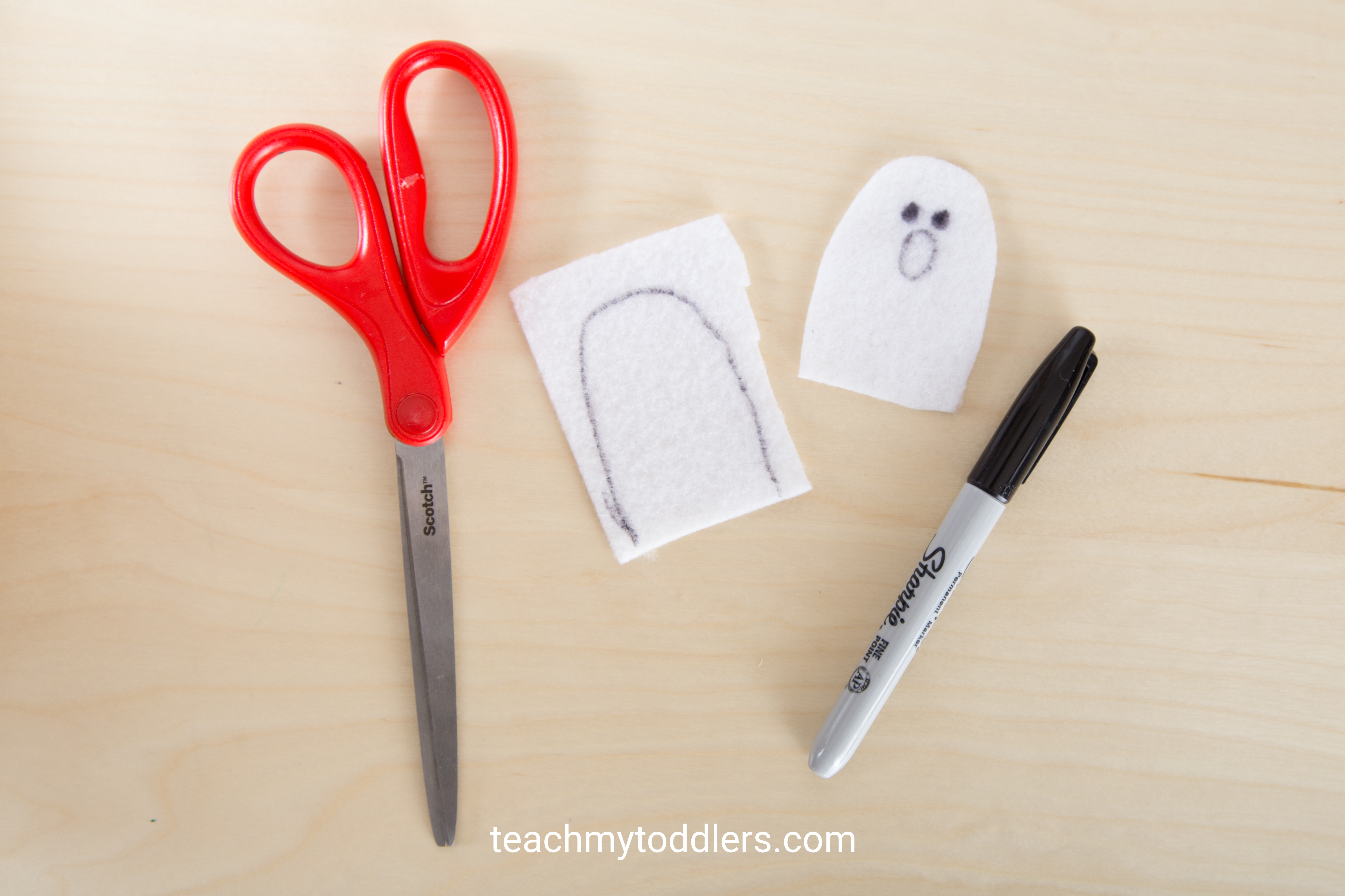Discover how to use these fun paper leaves to teach your toddlers motor skills