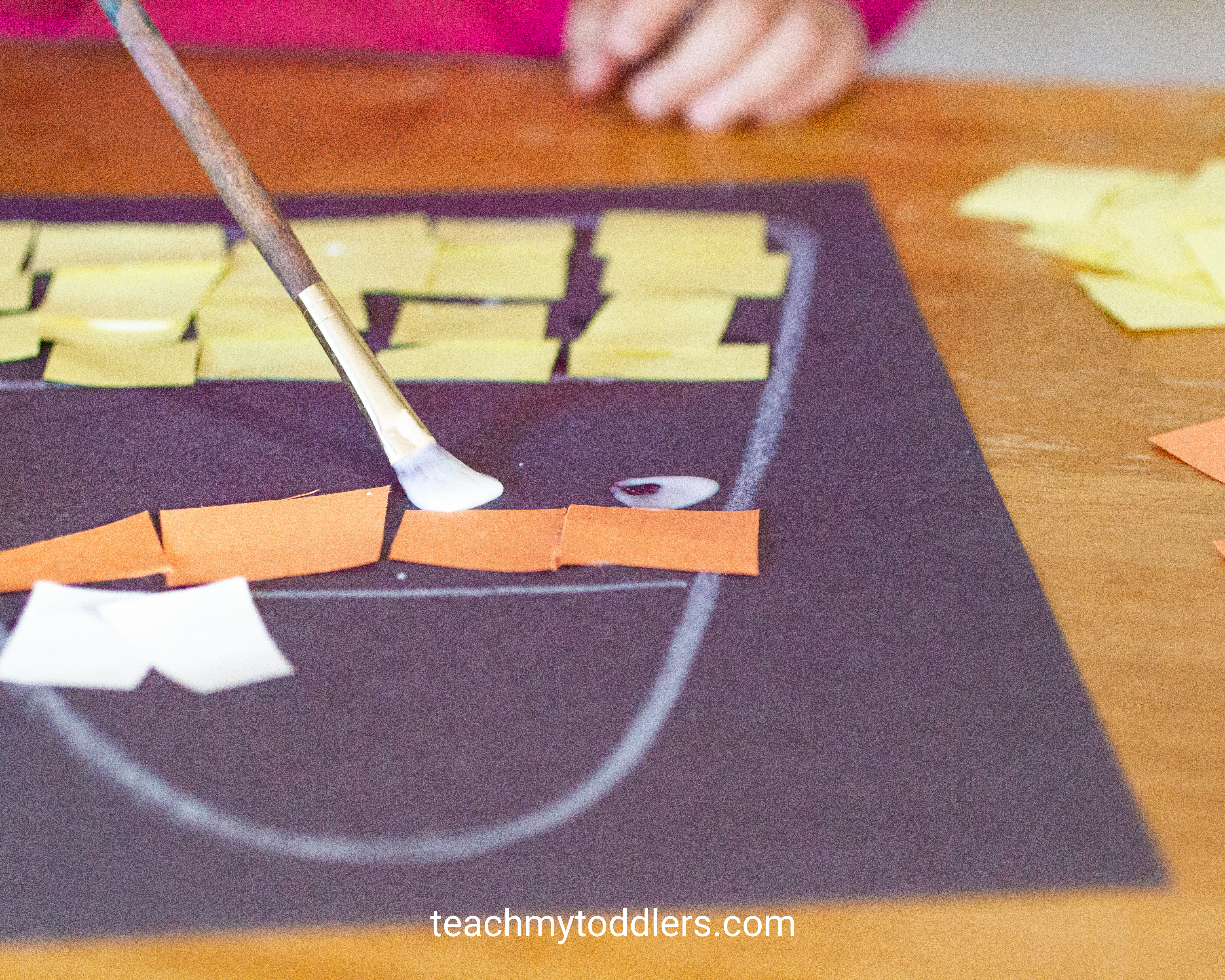 Discover how to use this fun cut and paste fall activity to teach toddlers about halloween