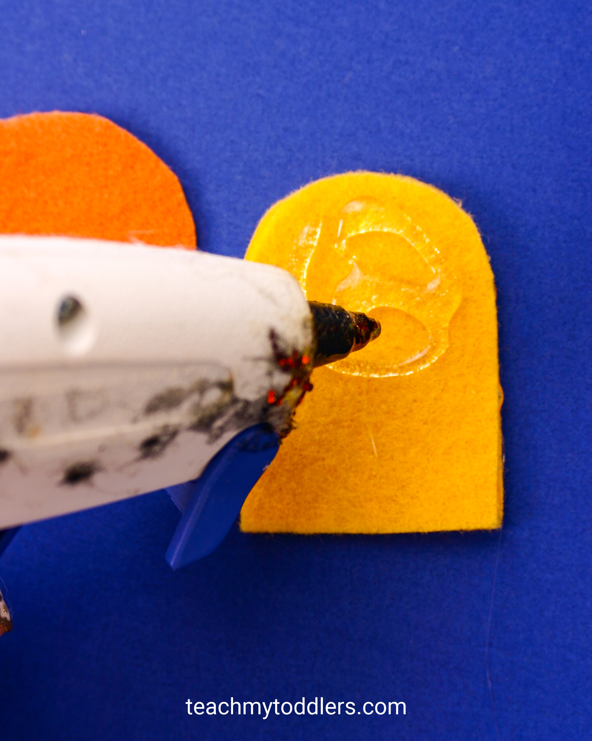 Find out how to make these fun finger puppets to teach toddlers about halloween