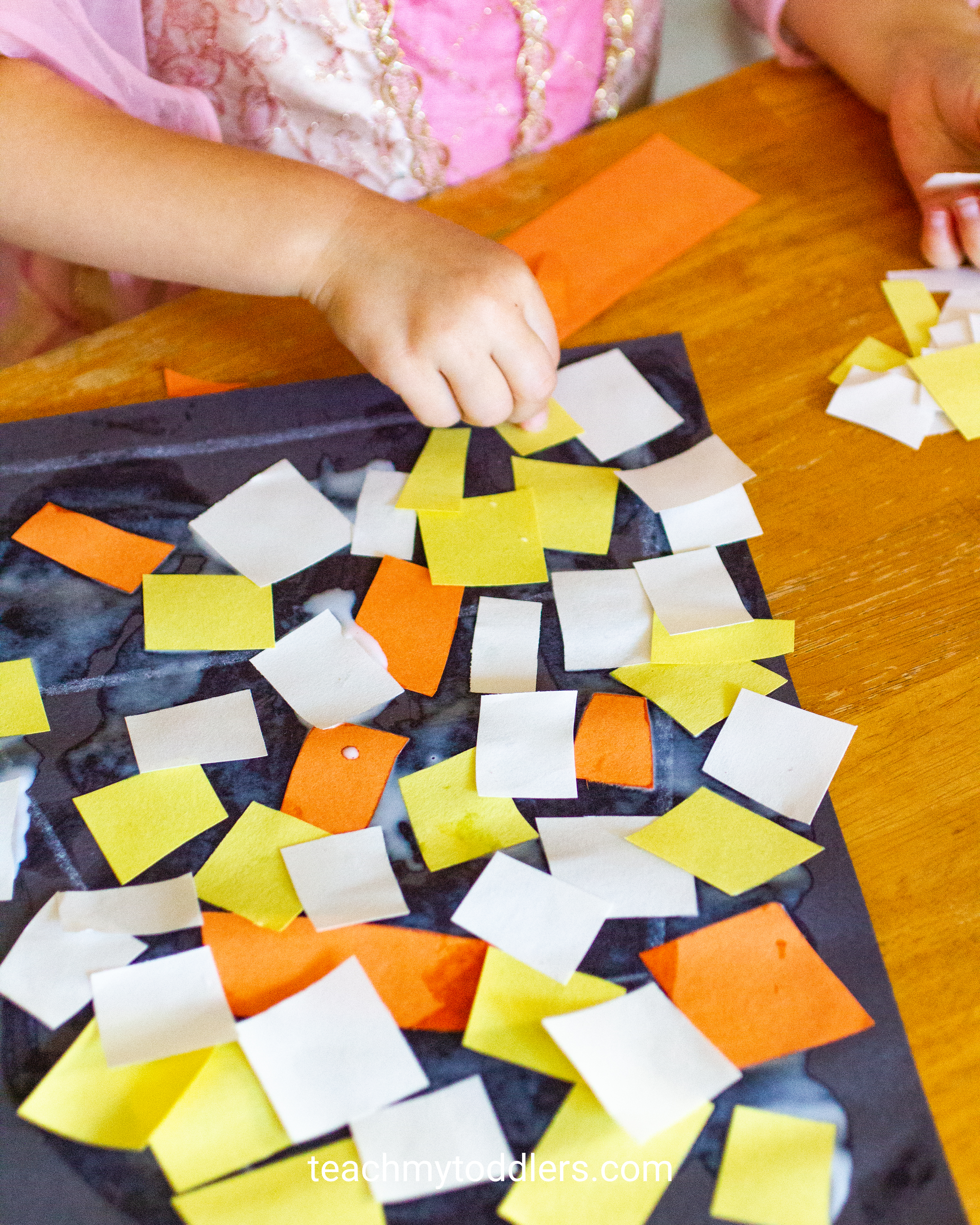 Learn how to use this cut and paste fall activity to teach your toddlers about halloween