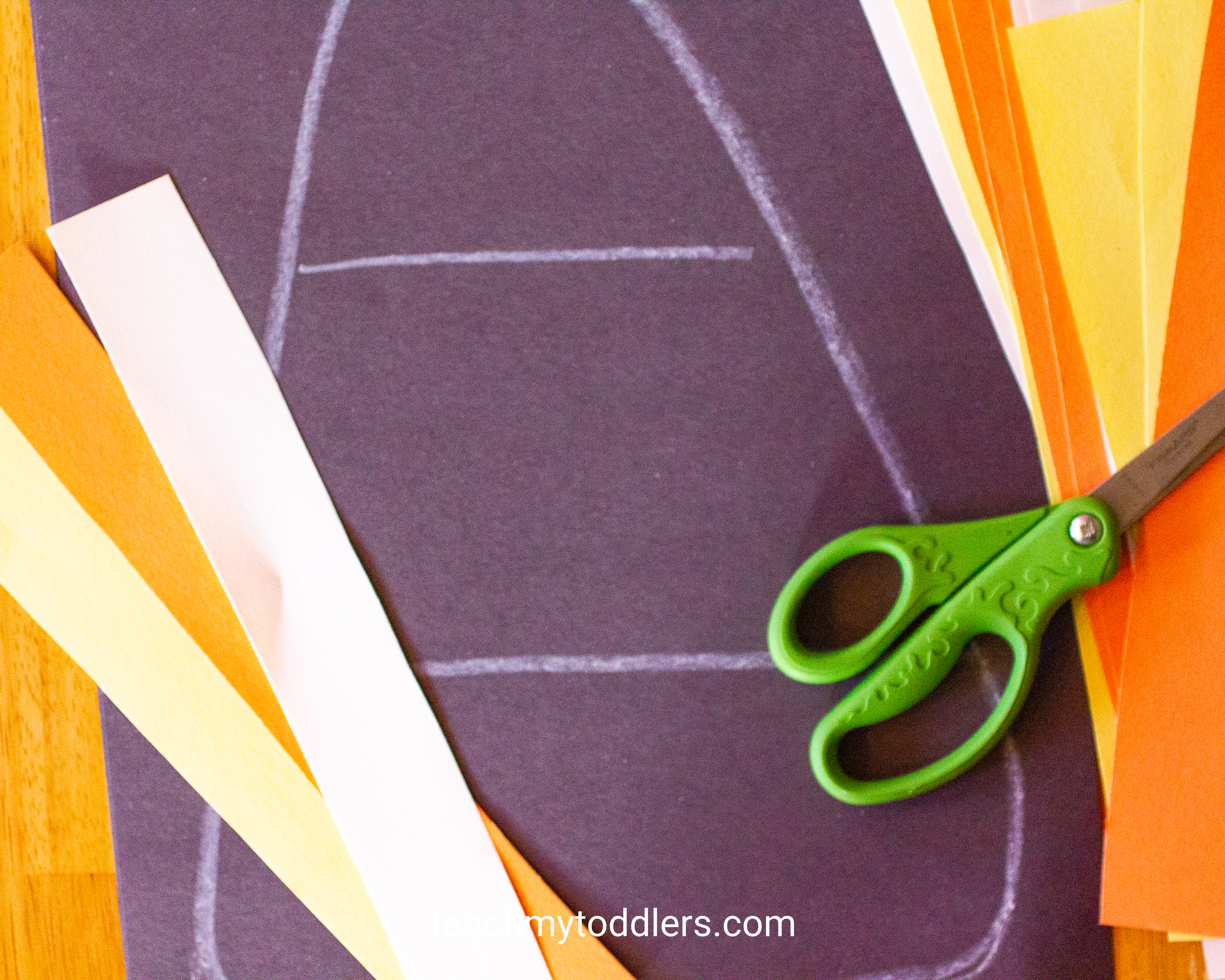 Learn how to use this fun cut and paste fall activity to teach toddlers about halloween